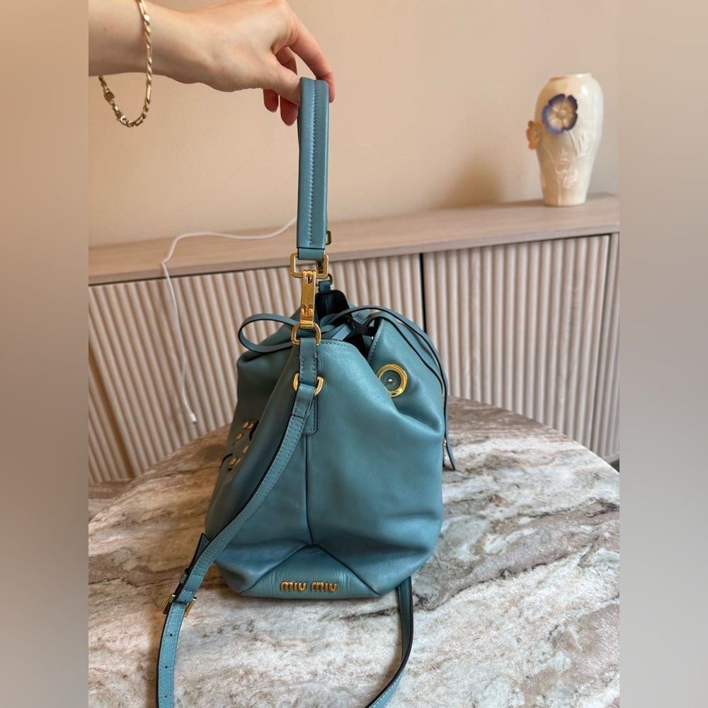 STUNNING MIU-MIU BOUTIQUE HANDBAG satchel tote bag in blue with gold hardware - Picture 14 of 15